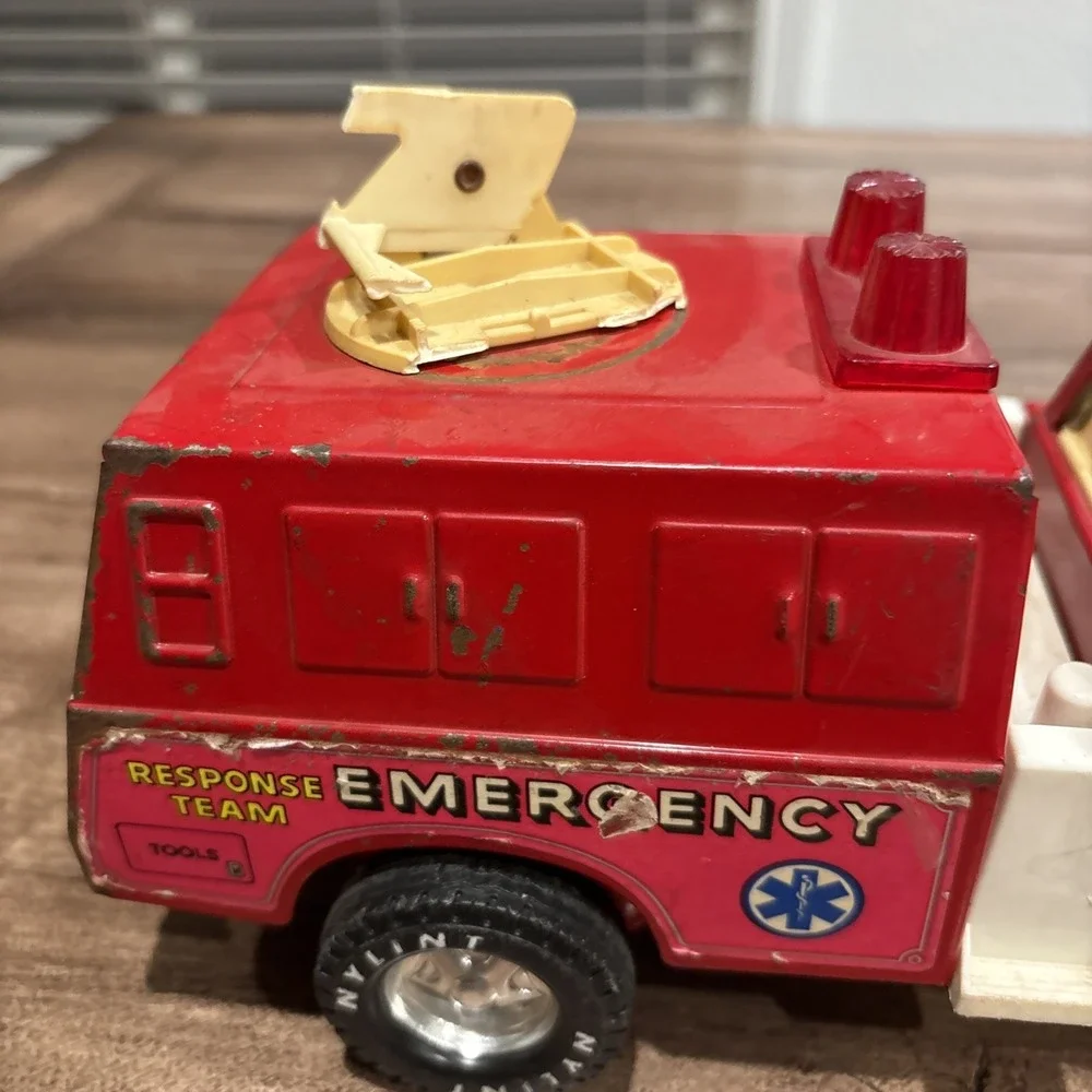 Nylint Fire Department Emergency‎ Response Team Vintage Metal Red Truck